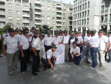 50° del 40° AUC_Gruppo di ex-AUC al Palazzo Regionale di Aosta (32970 bytes)